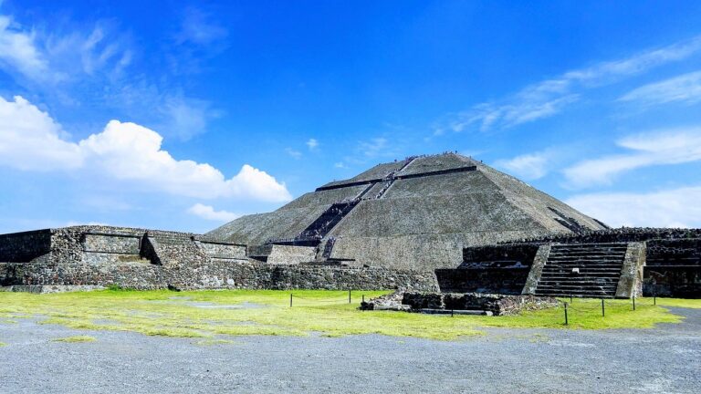 Cómo llegar a Teotihuacán desde la CDMX en transporte público